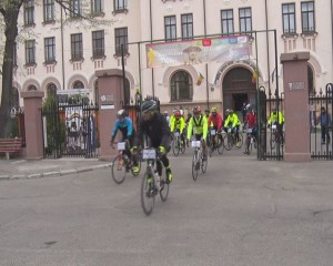 TROFEUL "DUMITRU DAN" LA START. CICLIŞTII AU STRĂBĂTUT 200 DE KILOMETRI ÎN BAREMUL DE TIMP