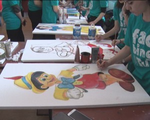 GEST IMPRESIONANT AL ELEVILOR DE LA LICEUL DE ARTE. AU CÂNTAT ŞI AU PICTAT PENTRU COPIII INSTITUŢIONALIZAŢI