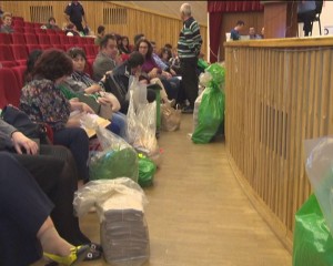 NOAPTE ALBĂ, CU BULETINELE-N SACI. ORE ÎN ŞIR DE AŞTEPTARE LA BIROUL EELECTORAL JUDEŢEAN