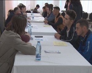 BURSĂ A LOCURILOR DE MUNCĂ LA LICEUL TEHNIC. LICEENII AU PARTICIPAT ÎN NUMĂR MARE