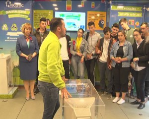 CARAVANA ECOTIC LA "FILIPESCU". ELEVII, ÎNVĂŢAŢI SĂ RECICLEZE