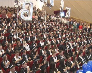 ZI PLINĂ DE EMOŢIE LA EMINESCU. A ABSOLVIT PROMOŢIA CU NUMĂRUL 100