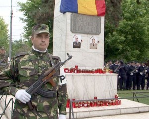 EROII NU MOR NICIODATĂ. 4 ANI DE LA DISPARIŢIA SUBLOCOTENENŢILOR ADRIAN VIZIREANU ŞI IULIAN DUMITRESCU