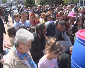 LA COADĂ, PENTRU AGHIASMA MICĂ. IZVORUL TĂMĂDUIRII, PRIMA SĂRBĂTOARE DUPĂ PAŞTI