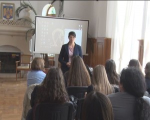 SEMINAR PENTRU ELEVII ROMI. DEZBATERE PE TEMA DISCRIMINĂRII ŞI A CARIEREI