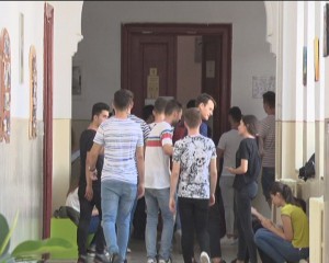 ULTIMA PROBĂ ORALĂ LA BACALAUREAT. ABSOLVENŢII AU DAT TESTARE ÎNTR-O LIMBĂ STRĂINĂ
