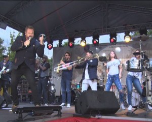 TOATĂ LUMEA CÂNTĂ ŞI DANSEAZĂ. BRENCIU ŞI DELIA, VEDETELE BUZĂUFEST 2019