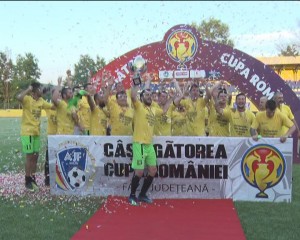 SPECTACOL LA BERCA. REGAL FOTBALISTIC OFERIT DE FINALISTELE CUPEI ROMÂNIEI