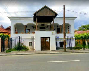 ARTĂ TÂNĂRĂ ÎN CEA MAI VECHE CASĂ. EXPOZIŢIE DE PICTURĂ ŞI SCULPTURĂ A ELEVILOR DE LA ARTE