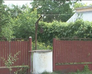 13 COMUNE BUZOIENE, FĂRĂ APĂ CURENTĂ. POPULAŢIA SE APROVIZIONEAZĂ DIN FÂNTÂNI SAU FORAJE PROPRII