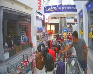 ”TÂNĂR APT DE MUNCĂ, SURPRINS LA FURAT”. A SUSTRAS UN RUCSAC DINTR-O MIŞCARE