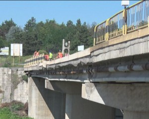 ÎNCĂ UN POD ÎN REPARAŢII. PE DN 2 E 85, LA GURA CÂLNĂULUI