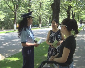 CUM PREVENIM FURTURILE DIN LOCUINŢE. ACŢIUNE PREVENTIVĂ A POLIŢIŞTILOR, ÎN PARCUL CRÂNG