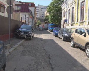 ASFALTĂRI ÎN AŞTEPTARE. LUCRĂRILE PE INVESTIŢII VOR ÎNCEPE ÎN CURÂND