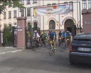 600 DE KILOMETRI ÎN ȘA. CICLIȘTII DE ANDURANȚĂ AU STRĂBĂTUT 5 JUDEȚE