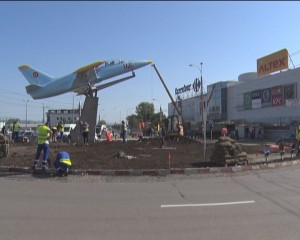„MONUMENTUL AVIAŢIEI ŞI PARAŞUTIŞTILOR ROMÂNI”. VINERI VA AVEA LOC CEREMONIA DE INAUGURARE