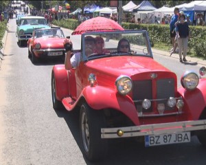 FRUMOASE DE EPOCĂ. PARADĂ CU MAŞINI DE EPOCĂ