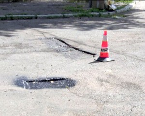 ÎN AŞTEPTAREA BANILOR. ÎNCĂ NU SUNT FONDURI PENTRU PODURI ŞI PROIECTE PE DEVIZE
