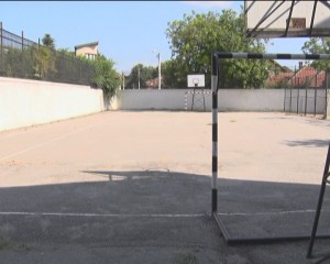 TERENUL DE SPORT, O PROBLEMĂ COMPLICATĂ. ŞCOALA NR. 1, AFECTATĂ DE CONFLICTUL POLITIC