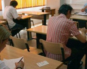 TUPEU! CONTESTAŢII PENTRU NOTE DE 2, 3 ŞI 4. UNII DINTRE EI SUNT PROFESORI SUPLINITORI