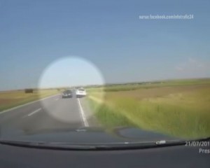 ȘOFERIȚĂ DIN BUZĂU, LA UN PAS DE TRAGEDIE! A PĂTRUNS PE CONTRASENS, ALT ȘOFER A EVITAT IMPACTUL
