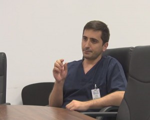 OPERAȚII LAPAROSCOPICE, ÎN PREMIERĂ, LA MATERNITATEA BUZĂU. ODATĂ CU VENIREA ÎN ECHIPĂ A TÂNĂRULUI MEDIC NICOLAE RUSU