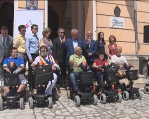 SCUTERE DE MOBILITATE. ŞASE BUZOIENI CU DIZABILITĂŢI MOTORII AU PRIMIT CÂTE UN SCUTER