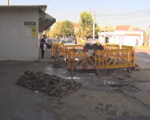 APĂ MURDARĂ PENTRU APROAPE TOŢI BUZOIENII. TOTUL A PORNIT DE LA O AVARIE LA O CONDUCTĂ VECHE