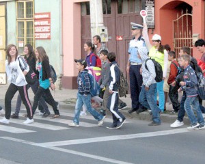 10 PENTRU SIGURANŢA ELEVILOR. CAMPANIE DE PREVENIRE ÎN ŞCOLI