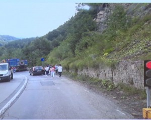 RESTRICŢIE ÎN COADĂ DE PEŞTE LA VIADUCTUL GIURCA. SE CERE PERMISIUNE PENTRU MICROBUZELE DE CĂLĂTORI