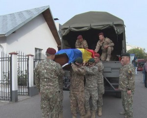 MILITARUL CIPRIAN POLSCHI A FOST REPATRIAT. EROUL BUZOIAN VA FI ÎNMORMÂNTAT LA CIMITIRUL EROILOR