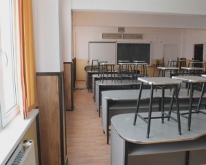 BANI PENTRU ȘCOLILE DIN BUZĂU ȘI ASFALTĂRI ÎN JUDEȚ. 45 DE MILIOANE DE EURO, FONDURI GUVERNAMENTALE