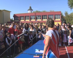 EMOŢII ÎN PRIMA ZI DE ŞCOALĂ. CLOPOŢELUL A SUNAT ÎN TOATE UNITĂŢILE DE ÎNVĂŢĂMÂNT