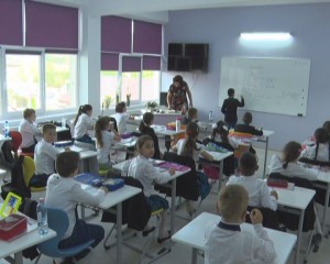 ŞCOALĂ-BIBELOU, LA SĂPOCA. CONDIŢII LA STANDARDE EUROPENE