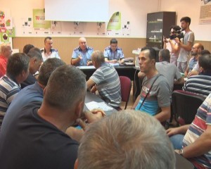 PROBLEMELE ŞOFERILOR DE MICROBUZE ŞCOLARE. ÎNTÂLNIRE PREVENTIVĂ CU POLIŢIŞTII DE LA RUTIER