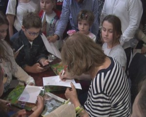 SCRIITOAREA INTERZISĂ. ANA BLANDIANA S-A ÎNTÂLNIT CU CITITORII BUZOIENI