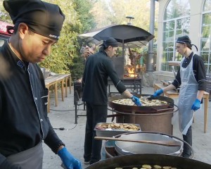 VIETNAMEZI PASIONAŢI DE BUCĂTĂRIA ROMÂNEASCĂ. AU DESCOPERIT GUSTURILE ŞI AROMELE LOCALE