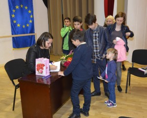 “CUFĂRUL VISELOR”, CARTE SCRISĂ DE O ELEVĂ. AUTOAREA, ANDREEA CRISTIAN, ARE 13 ANI