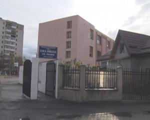 RENUNŢĂ LA PROTESTE, AŞTEAPTĂ MOTIVAREA. ÎNCURCATELE IŢE ALE COMASĂRII ŞCOLILOR 6 ŞI 16