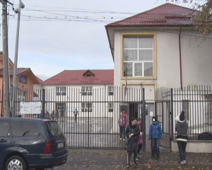 COMASARE SUSPENDATĂ! ELEVII, DIN NOU MUTAȚI LA ȘCOALA NR. 6?