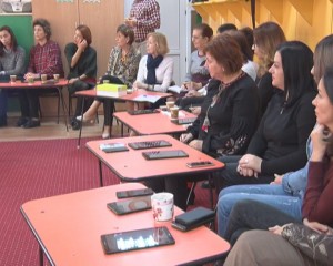 EDUCATOARE CU TABLETE, LA “CEI ŞAPTE PITICI”. TOMA: “PRIMA GRĂDINIŢĂ DIGITALIZATĂ DIN ŢARĂ”