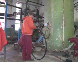 TREI ŞCOLI ŞI PRIMĂRIA, FĂRĂ CĂLDURĂ. AVARIE PE REŢEA, NEDESCOPERITĂ ÎNCĂ