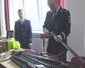 REŢEA DE BRACONIERI CU ARMAMENT DE CONTRABANDĂ. CEA MAI MARE CAPTURĂ A POLIŢIŞTILOR BUZOIENI