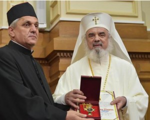 DISTINCŢIE ONORANTĂ PENTRU PREOTUL COSTEL VÂNĂTORU. A PRIMIT CEA MAI ÎNALTĂ DISTINCŢIE PENTRU CLERICI
