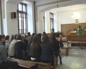 ZIUA PORŢILOR DESCHISE LA TRIBUNAL. ELEVII AU ASISTAT LA ŞEDINŢE DE JUDECATĂ