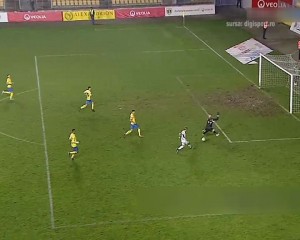 GLORIA, ECHIPA SURPRIZELOR. BUZOIENII AU ÎNVINS PETROLUL, ÎN DEPLASARE