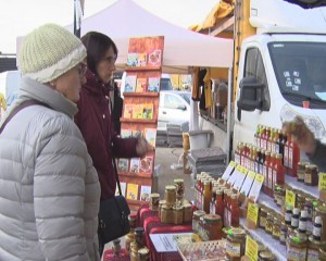 SĂNĂTATE LA BORCAN. APICULTORI DIN TOATĂ ŢARA AU PARTICIPAT LA TÂRGUL BUZOIAN