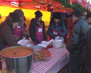 CONSILIUL JUDEŢEAN, ÎN SĂRBĂTOARE. MASĂ ÎN CRÂNG DE ZIUA NAŢIONALĂ