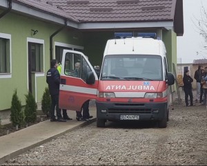 TRAGEDIE LA CĂLȚUNA. MAMA MOARTĂ, FIICA ÎN STARE GRAVĂ