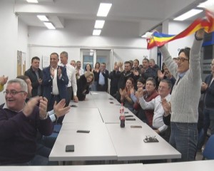 EUFORIA DE LA ORA 21:00. BUCURIE LA SEDIUL PNL, DUPĂ ANUNŢAREA REZULTATELOR